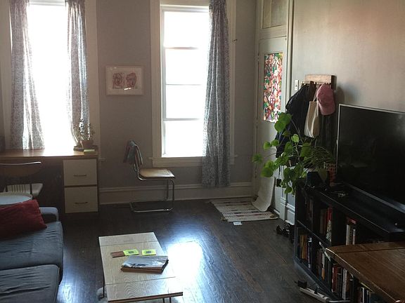 4th image of 2603 Iowa Ave #1F