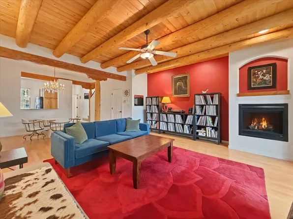 601 W San Mateo Rd APT 200, Santa Fe, NM 87505