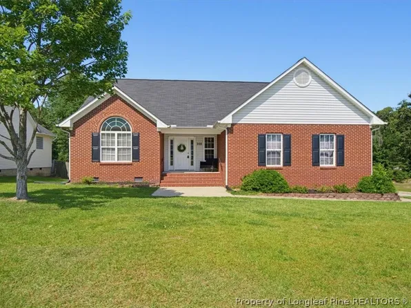 205 Woodland Dr, Raeford, NC 28376