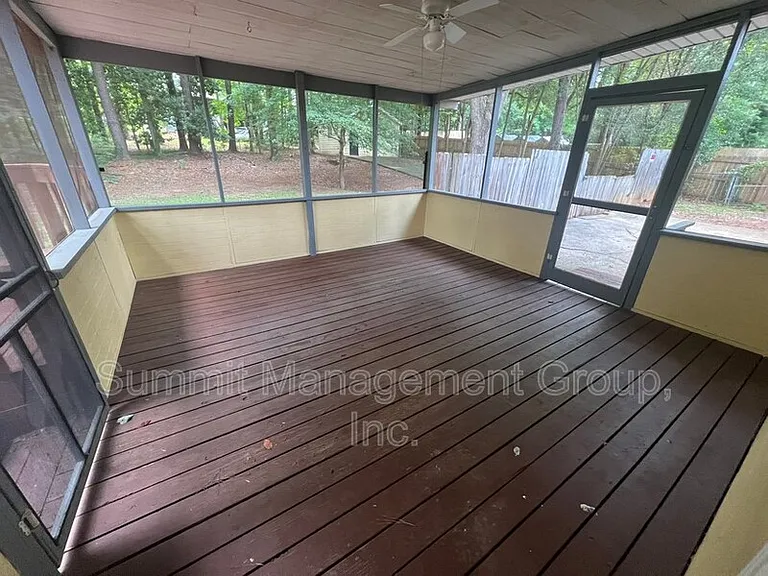 916 Curry Cir SE — Photo 31
