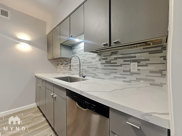 2230 S Piney Point Rd #204 — Photo 7