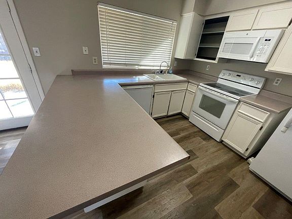 4th image of 2307 E Palmcroft Dr