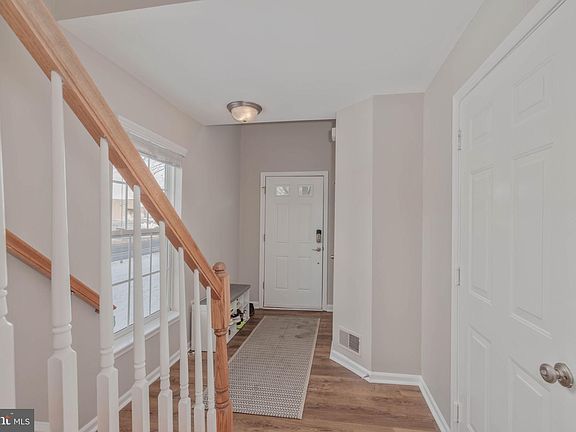 3rd image of 6940 Lerwick Ct