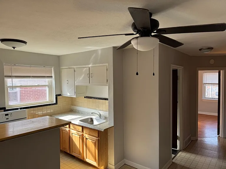 4519 Jamieson Ave — Photo 4
