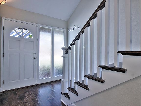 4th image of 262 Los Palmos Way