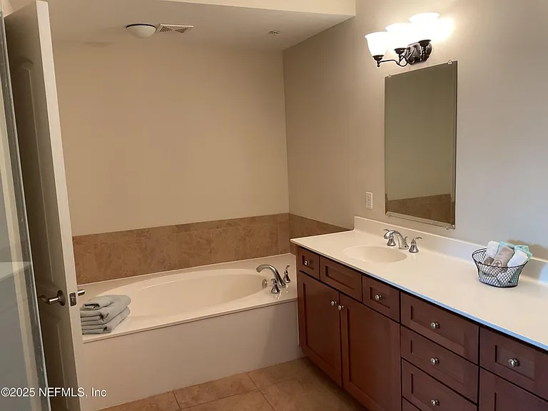 525 3rd St #503 — Photo 15