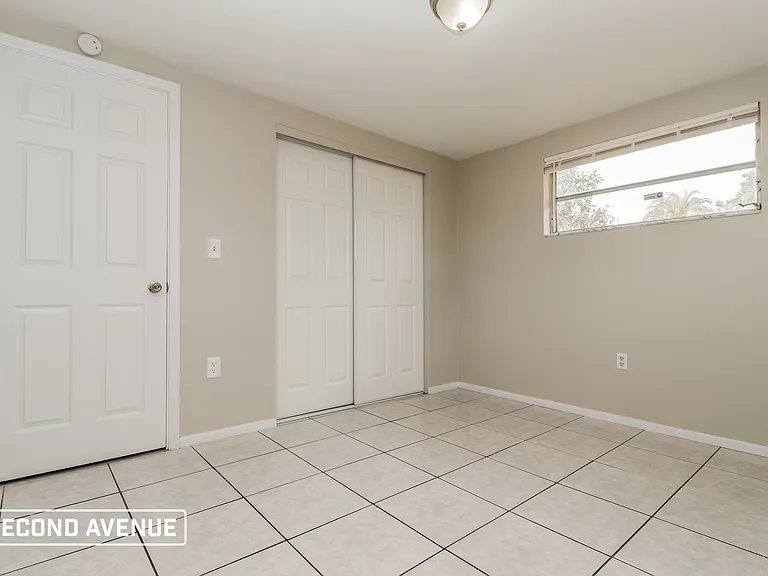4847 Elmwood St — Photo 10