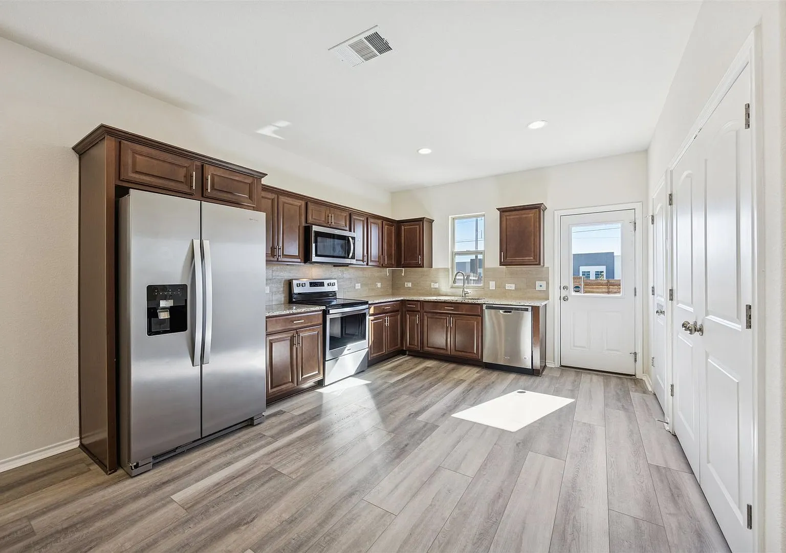 Modern 3BD 2BA in North Austin - available November 6th — Photo 2
