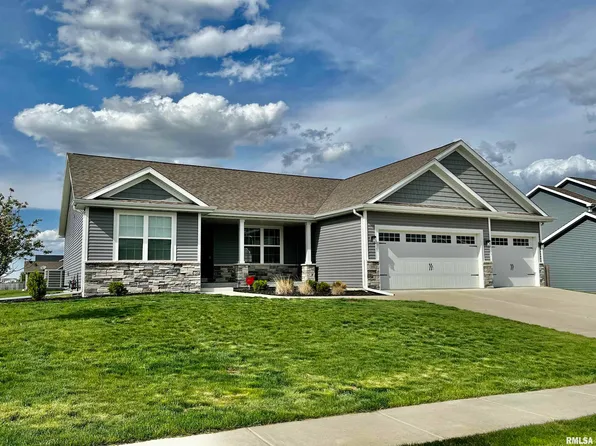 901 Magnolia Dr, Chatham, IL 62629