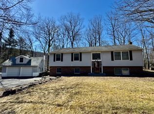 38 Notch Rd, Oak Ridge, NJ
