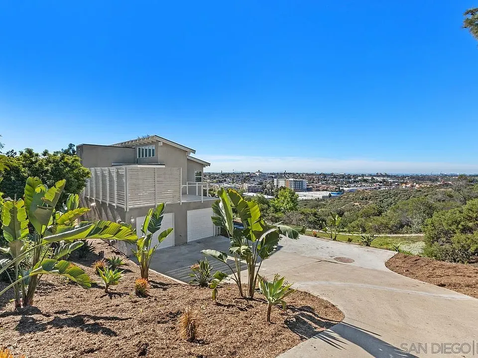 700 Selma Pl