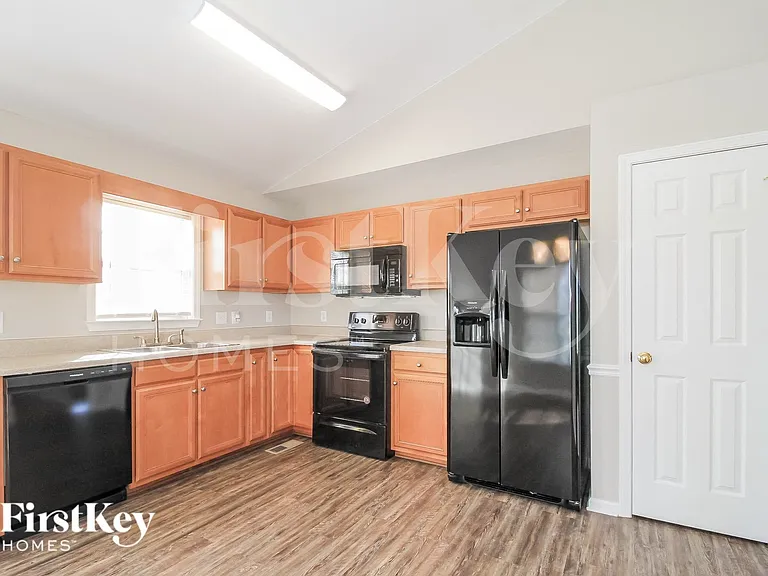 699 Hitchcock Way — Photo 5