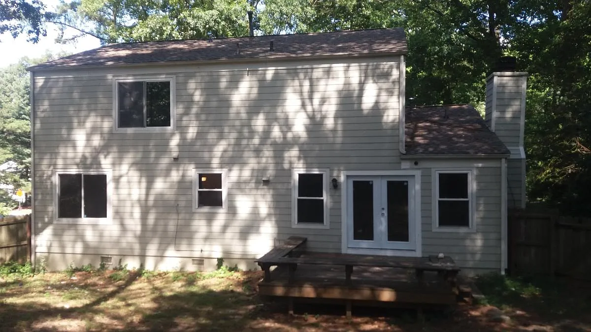 4 bed, 2.5 bath, 1952 sqft, $2,700 — Photo 2