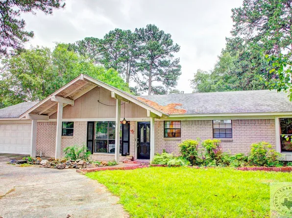 452 E Greenfield Dr, Wake Village, TX 75501