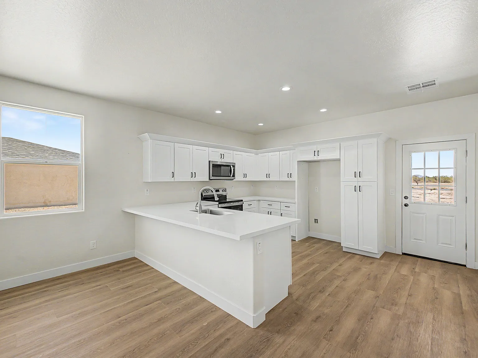 3 bed, 1400 sqft, $1,650 — Photo 3