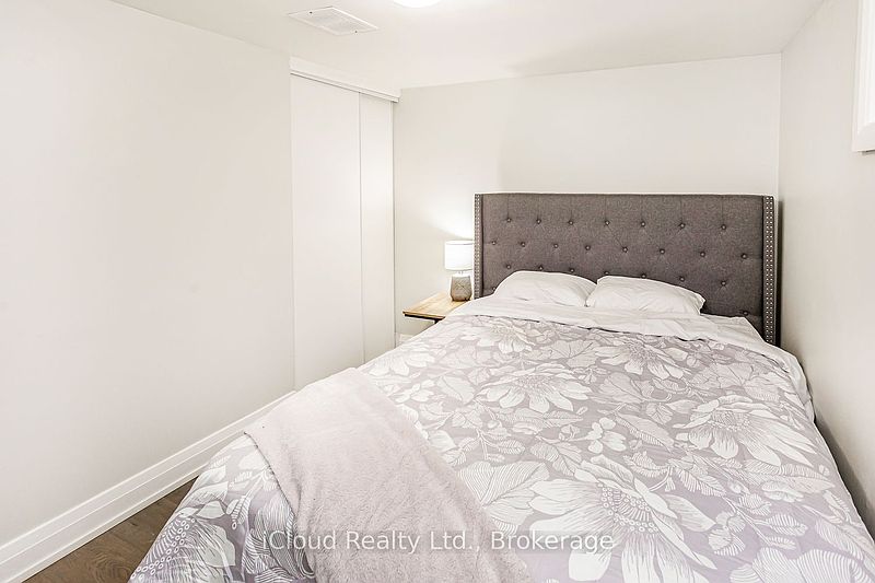 Toronto House for rent - 5 Bedrooms — photo 32