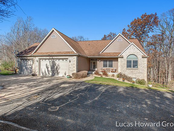 3rd image of 5520 Whispering Timbers Dr SE