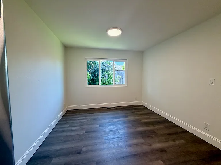 1582 Gordon St — Photo 7