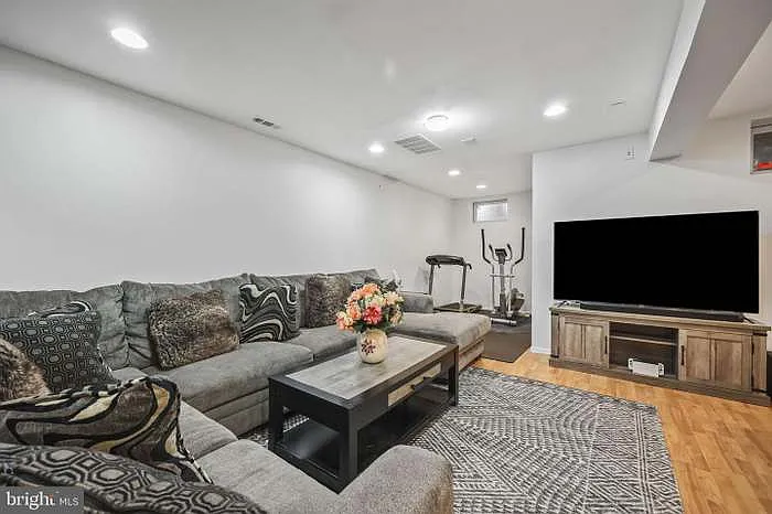 23 Taft Ct — Photo 30
