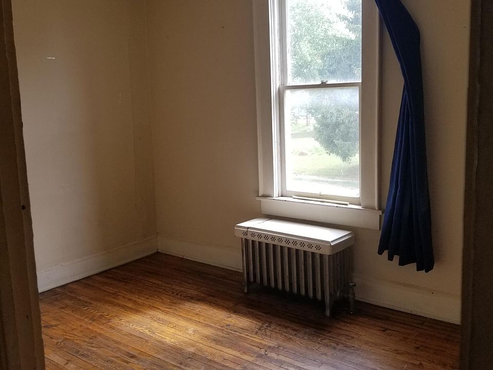 1st image of 222 1/2 E 7th St