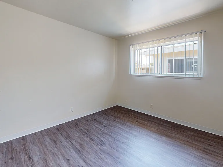 Bay Terrace — Photo 33