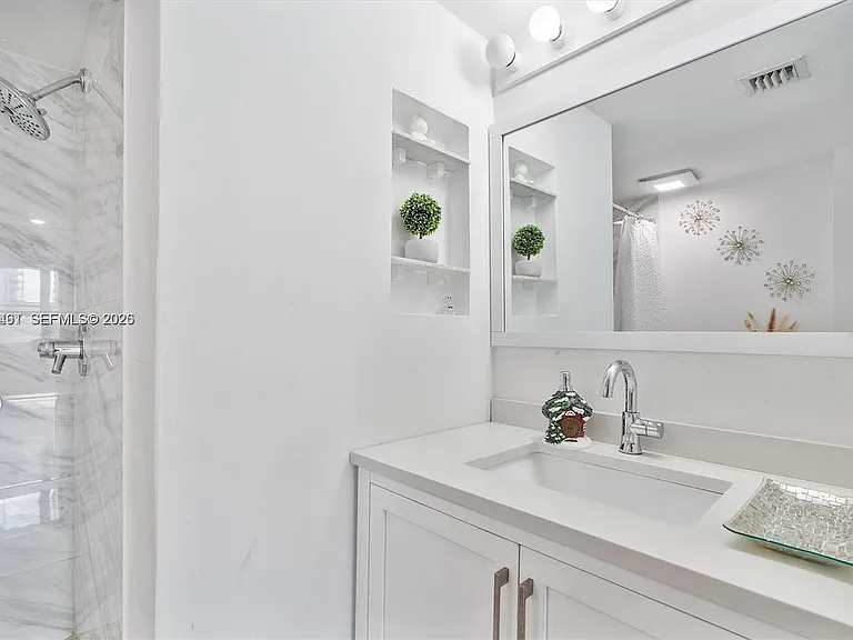 1155 Brickell Bay Dr #603 — Photo 15