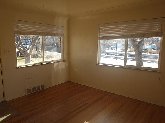 south end unit, lots of sun/ prior to professional cleaning