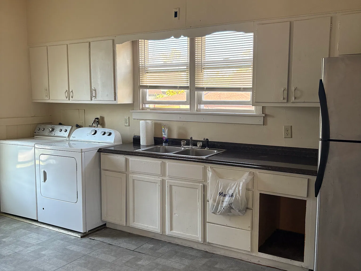 3 bed, 928 sqft, $1,200 — Photo 1