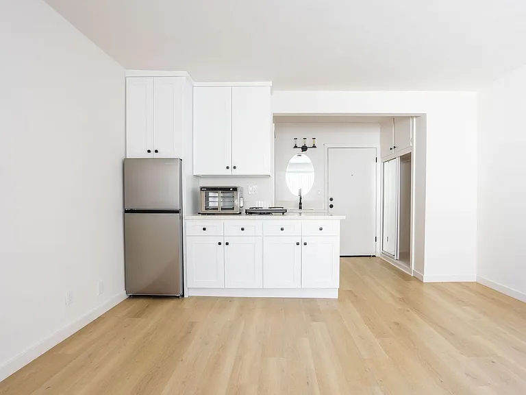 1811 Tamarind Ave — Photo 19