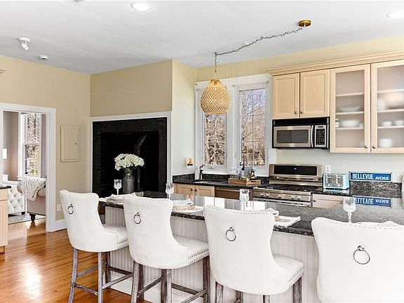 5th image of 446 Bellevue Ave #3