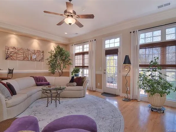 7718 Springs Village Ln, Charlotte, NC 28226