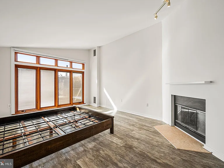 438 Spruce St — Photo 10