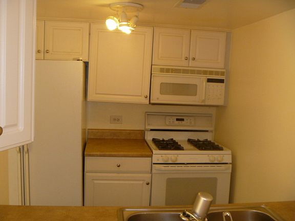 3rd image of 1854 Huntington Blvd APT H