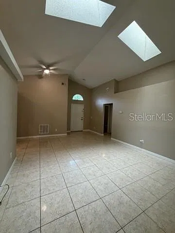 3 bed, 2.0 bath, 1511 sqft, $2,000 — Photo 2