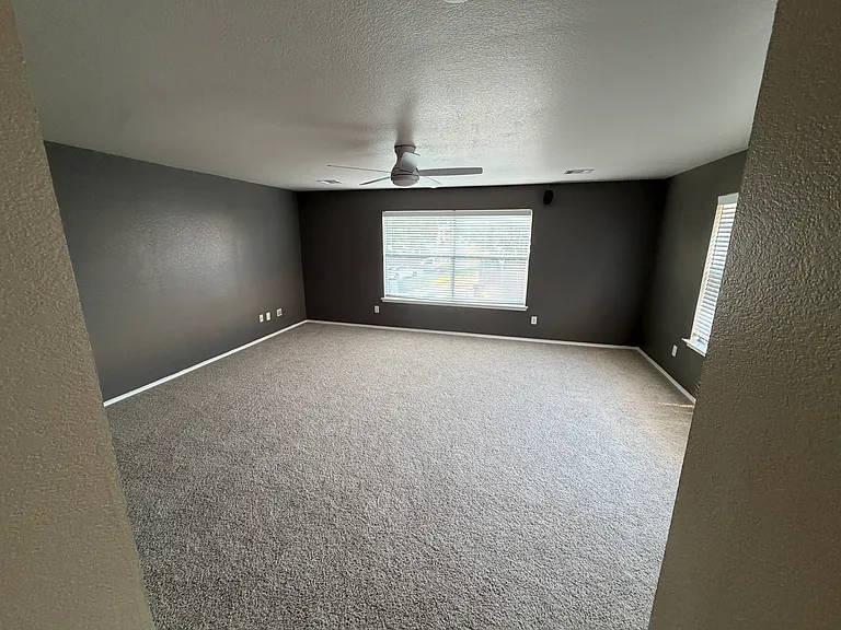 2453 Ravenhurst Dr — Photo 18