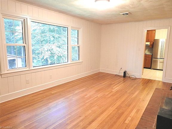 2nd image of 144 N Park Circle Dr