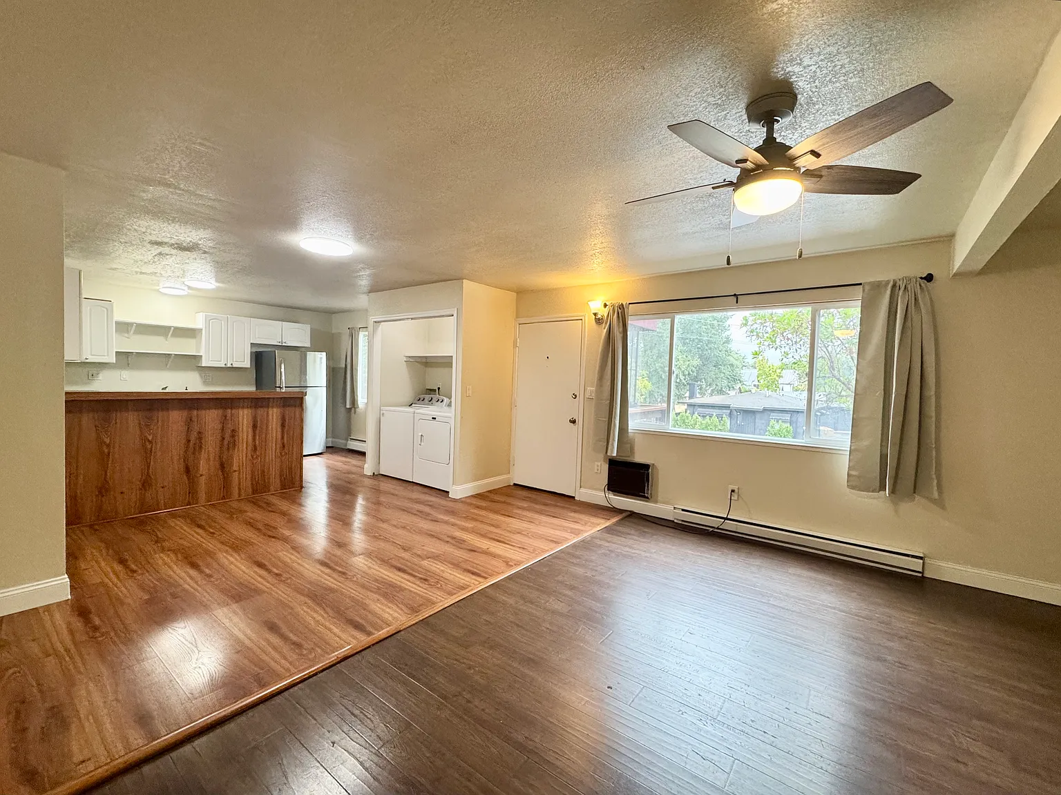 3 bed, 1260 sqft, $2,950 — Photo 3