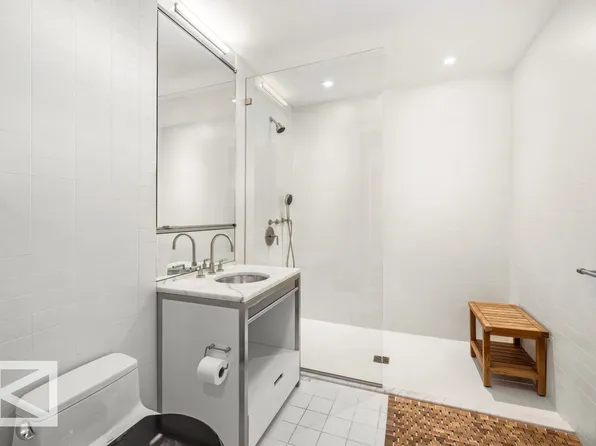 350 West Broadway image 21 of 29