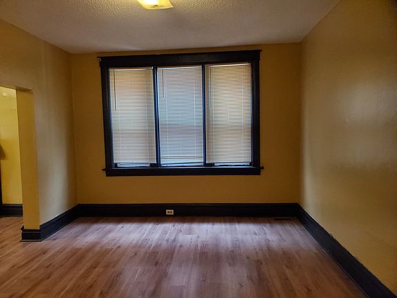 3rd image of 4441 Clarence Ave