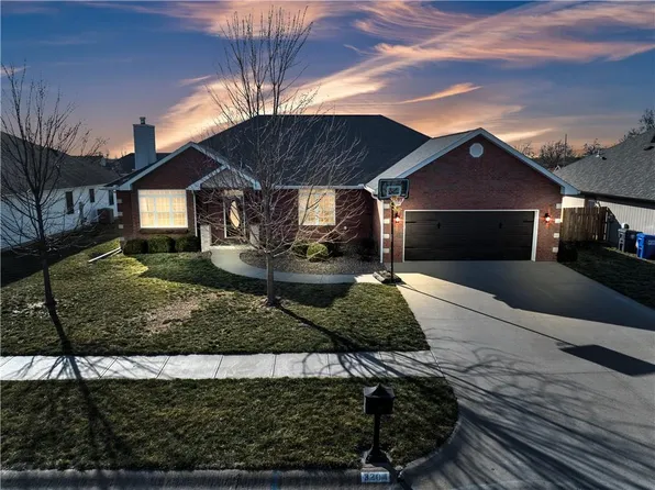 3204 Buckingham Dr, Sedalia, MO 65301