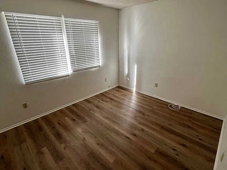 328 S Eureka St — Photo 14