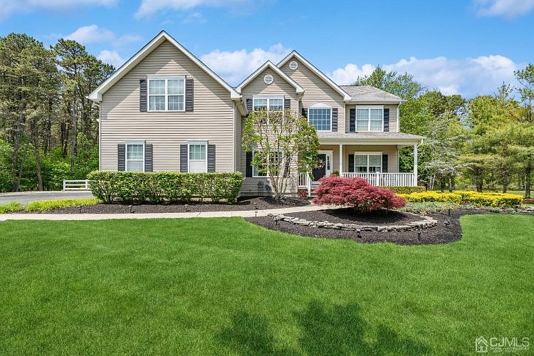 1st image of 16 Palace Ct