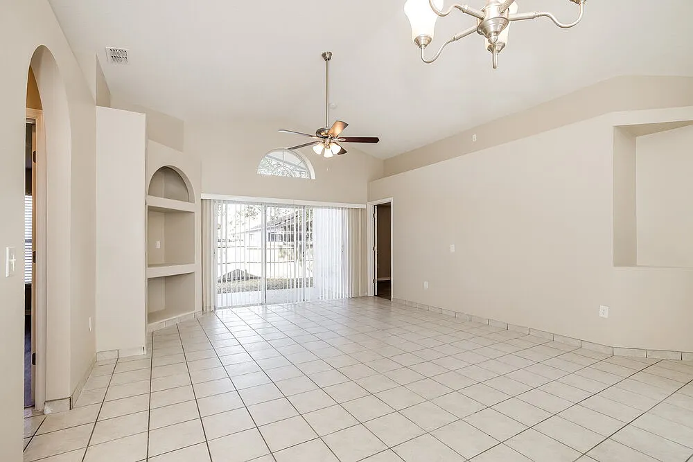 3 bed, 2.0 bath, 1482 sqft, $2,285 — Photo 4