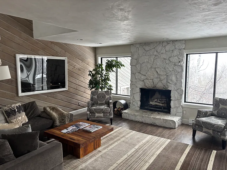 99 N Ridge Ln #B — Photo 2