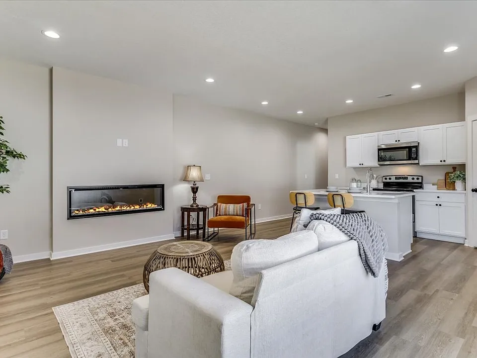 2325 W Macarthur Rd