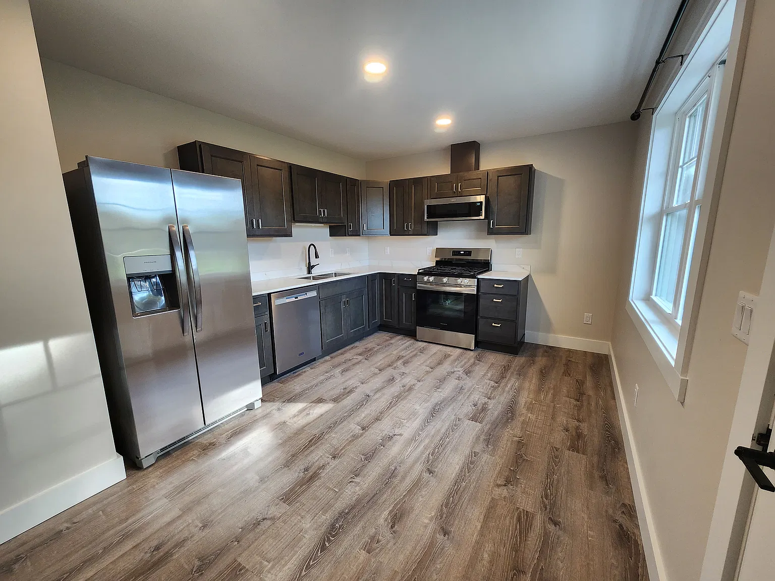 2 bed, 1024 sqft, $1,800 — Photo 3