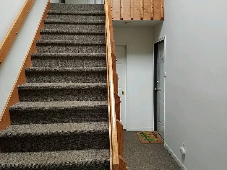 448 Frederick St N — Photo 2