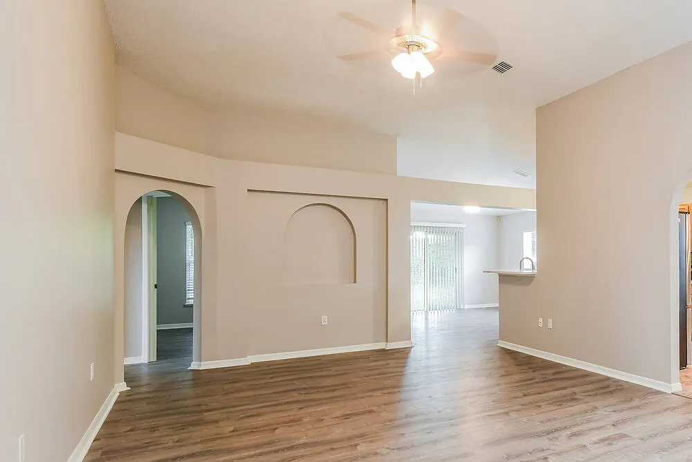 4 bed, 2.0 bath, 1874 sqft, $2,740 — Photo 4