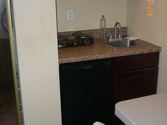 4th image of 3961 Moore St