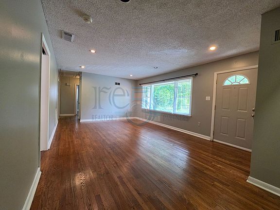 4th image of 117 Link Rd